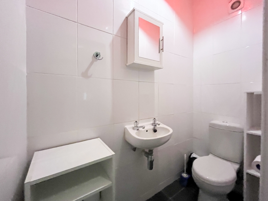 To Let 4 Bedroom Property for Rent in Cape Town City Centre Western Cape